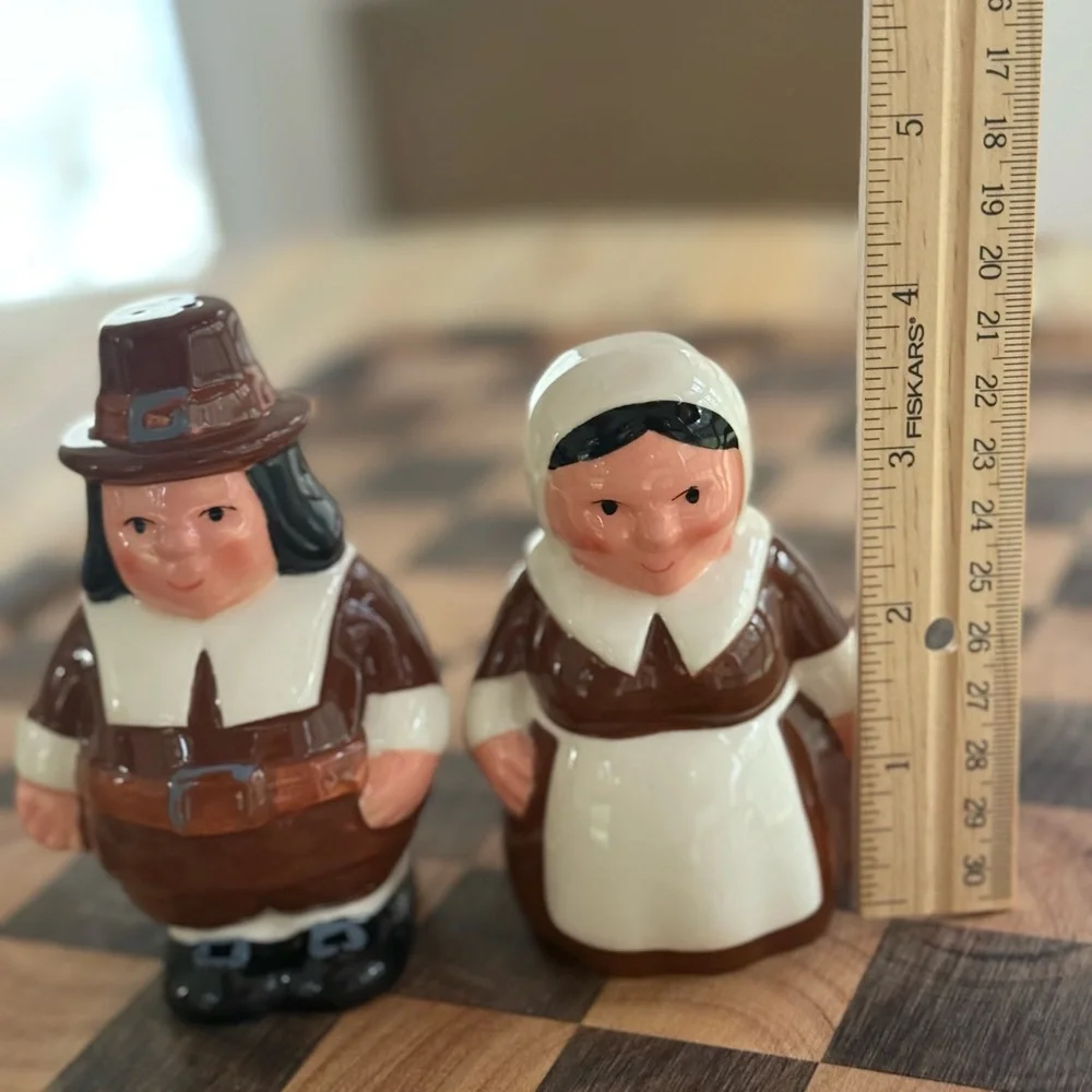 Publix Ceramic Pilgrim Salt and Pepper Shakers - Thanksgiving